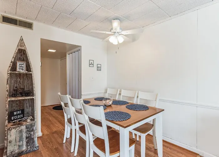 Fun & Comfy Beachside Getaway ~ King Bed ~ Balcony Apartamento *