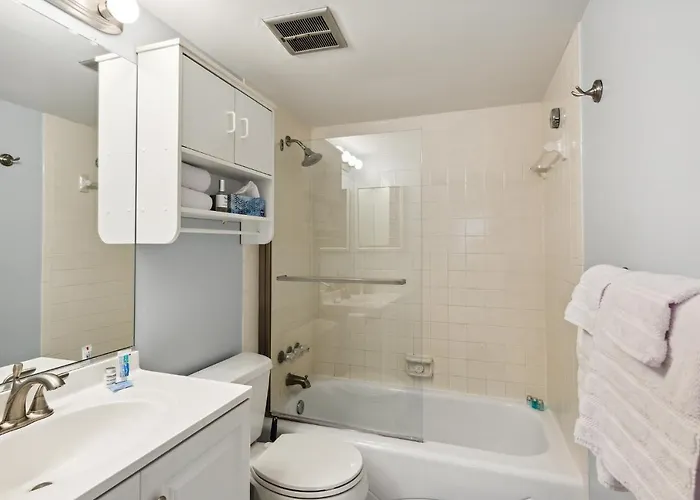 Fun & Comfy Beachside Getaway ~ King Bed ~ Balcony Apartamento Ocean City