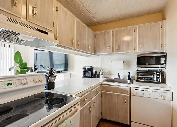 Fun & Comfy Beachside Getaway ~ King Bed ~ Balcony Apartamento Ocean City