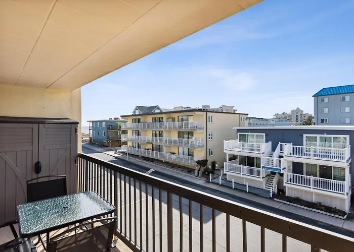 Apartamento Fun & Comfy Beachside Getaway ~ King Bed ~ Balcony