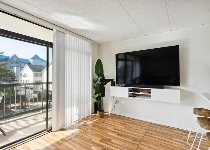 Apartamento Fun & Comfy Beachside Getaway ~ King Bed ~ Balcony Ocean City
